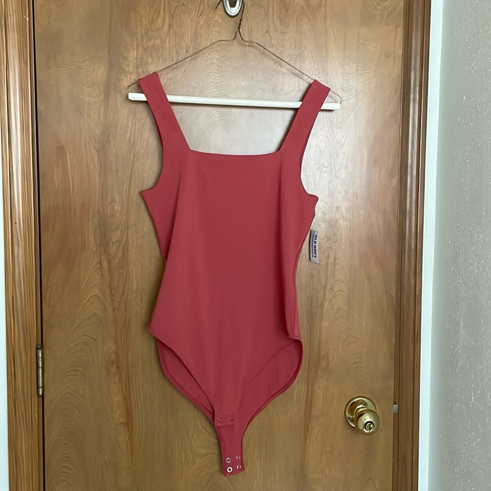 Old Navy Women’s Sleeveless Square-Neck Bodysuit Size Small, Mineral Rouge, NWT